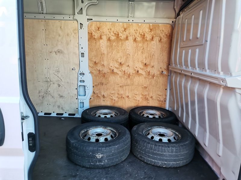 Opel Movano (2023) 2.2CDTi 140k L3H2 Klima Kamera - fotka 19 z 24