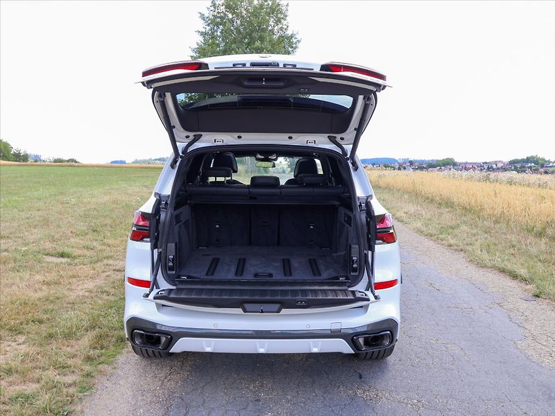 BMW X5 3,0 xDrive30d Mpacket - fotka 9 z 42