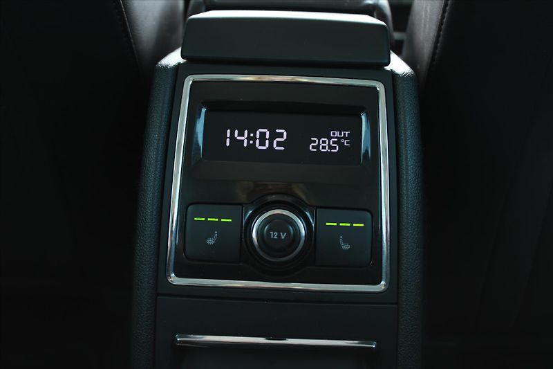 Škoda Superb 3.6 FSI 4x4 L&K NAVI DPH ČR - fotka 22 z 25