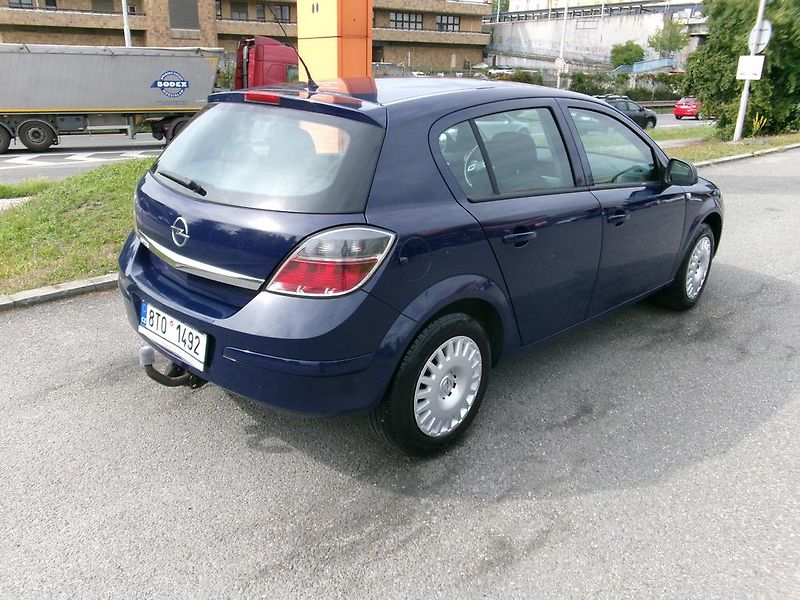 Opel Astra (2012) 1.6i KOUPENO ČR, 96 000 KM - fotka 6 z 10