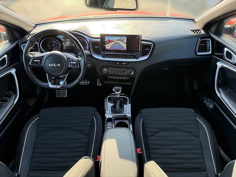 Kia Ceed (2022) GT LINE 1.5TGDI 118kW CZ DPH - fotka 9 z 14