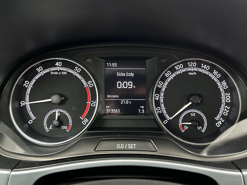 Škoda Fabia 1.0 TSI Ambition - fotka 10 z 24