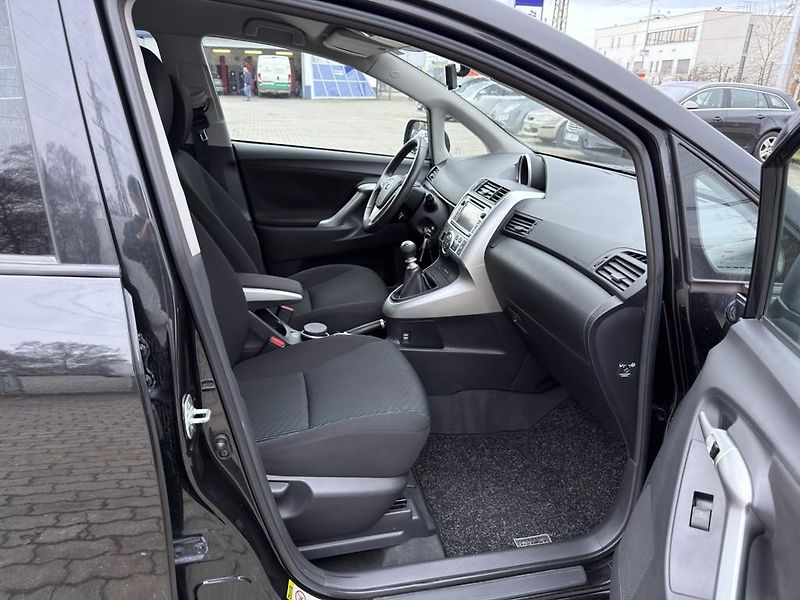 Toyota Verso 1.8i 108 kW navi. serviska - fotka 11 z 19