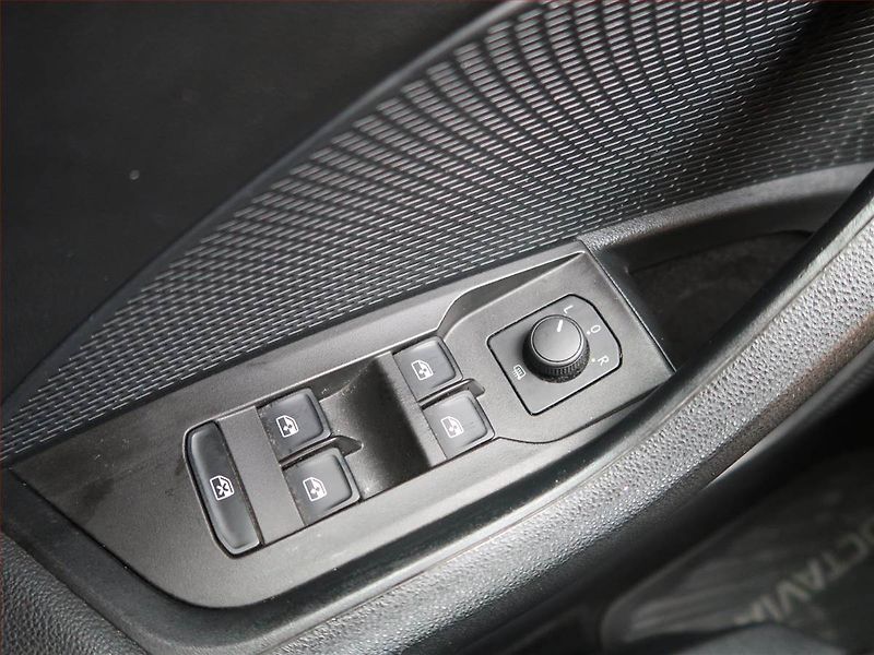 Škoda Octavia (2022) Ambition 2.0 TDI, ČR,1.maj - fotka 15 z 21