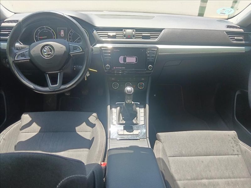 Škoda Superb 2,0 TDi  Ambition - fotka 17 z 23