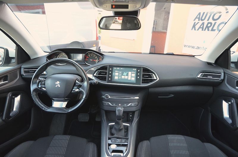 Peugeot 308 (2017) SW 1.2 96kW Allure / AUTOMAT - fotka 18 z 39