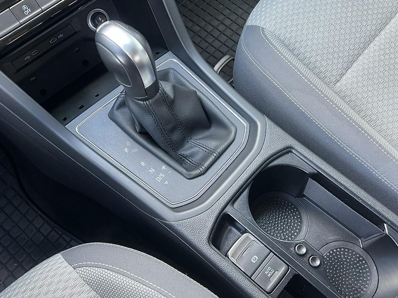 Volkswagen Touran (2021) 1.5 TSI 110KW DSG TAŽNÉ ČRNOVÉ - fotka 16 z 21