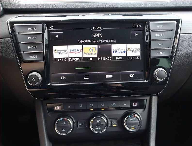 Škoda Superb (2017) 1.6 TDI, Kůže, Navi, Bi-Xenony - fotka 12 z 22