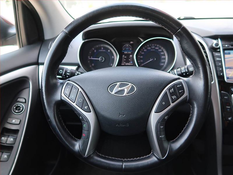 Hyundai i30 (2013) 1.6 CRDi, Serv.kniha, Navi - fotka 16 z 17