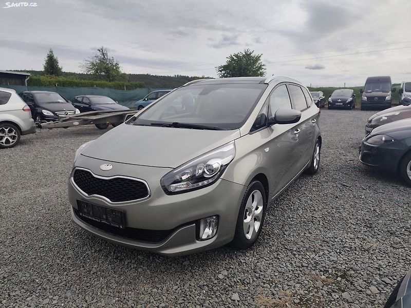 Kia Carens (2013) - fotka 1 z 33