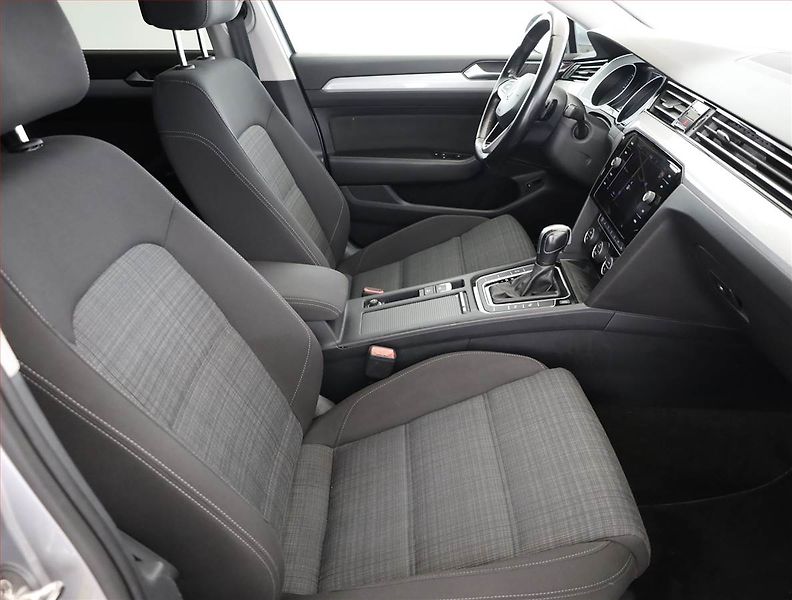 Volkswagen Passat (2019) Business 2.0 TDI, Automat - fotka 7 z 20