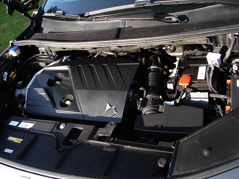 DS Automobiles DS7 Crossback 2.0 BlueHDi 176PS 8-AT KLIMA - fotka 33 z 43