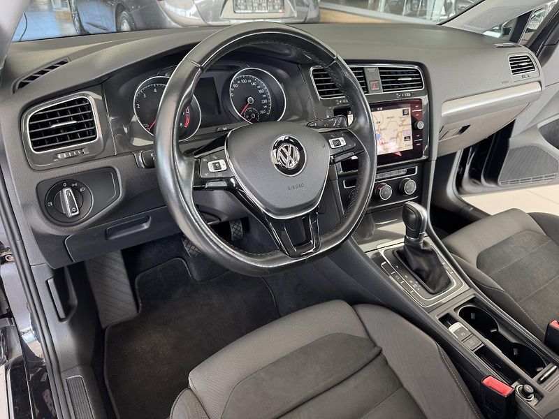 Volkswagen Golf 1,0TSI DSG*81kW*LED*Masáž - fotka 9 z 32
