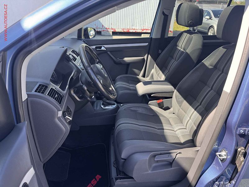Volkswagen Touran (2012) 1.6TDi, DSG, parnor, navi - fotka 9 z 17