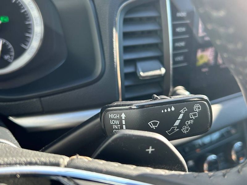Škoda Karoq Ambition DSG 1,5TSI - fotka 14 z 22