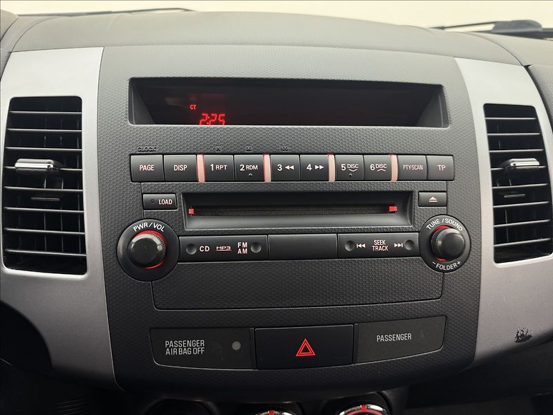 Mitsubishi Outlander 2,2 4WD AUTOMAT VÝHŘEV KAMERA - fotka 16 z 34