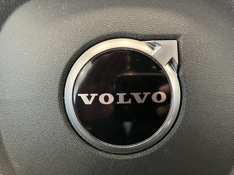 Volvo XC60 B5 AWD Black Edition Plus AT8 - fotka 47 z 47