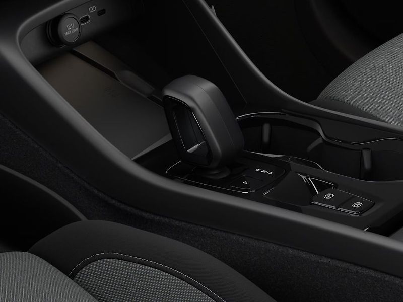 Volvo XC40 PLUS B3 FWD 120kW - fotka 9 z 11