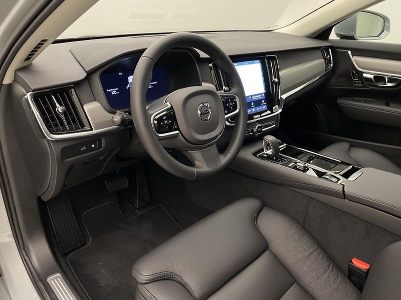 Volvo V90 T6 AWD RECHARGE CORE REZERVACE - fotka 4 z 60