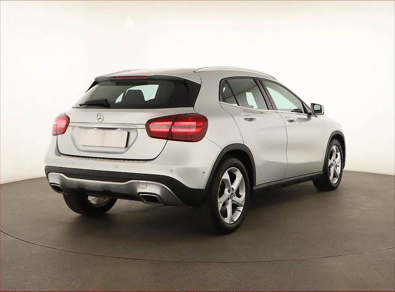 Mercedes-Benz GLA (2019) 180, Kůže, Navi, Tempomat - fotka 5 z 13