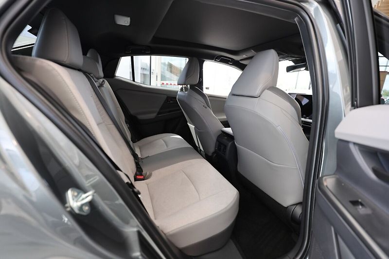 Toyota C-HR EXECUTIVE VIP světlý interiér - fotka 5 z 19