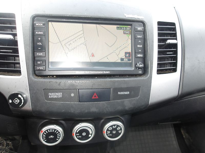 Mitsubishi Outlander 2,3i LPG+BENZIN  AUTOMAT !!! - fotka 29 z 31