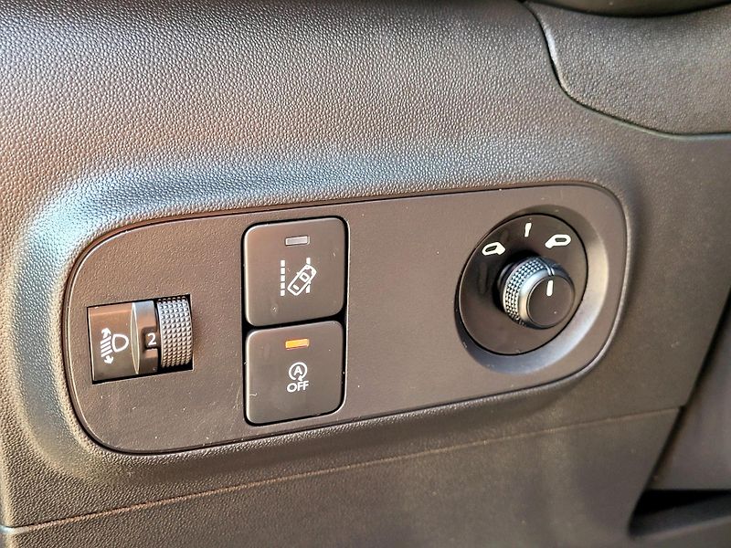 Citroën C3 1,2 110k Feel *SERV.KNIHA*   - fotka 41 z 44