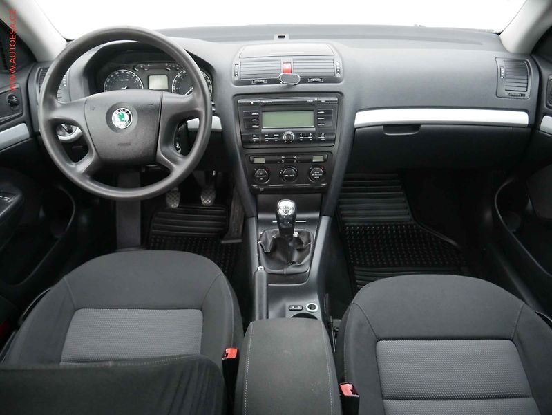 Škoda Octavia (2006) 1.6i, Klima - fotka 8 z 15