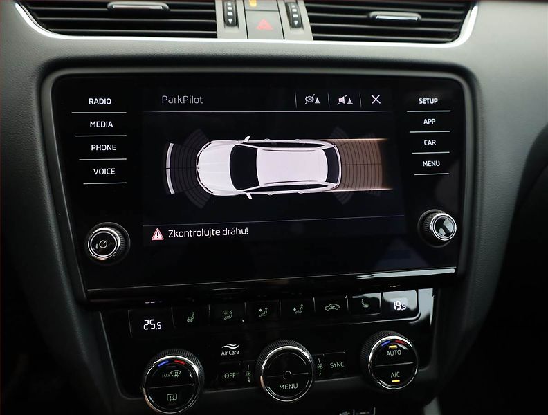 Škoda Octavia (2018) 1.6 TDI, Serv.kniha, Tempomat - fotka 12 z 16