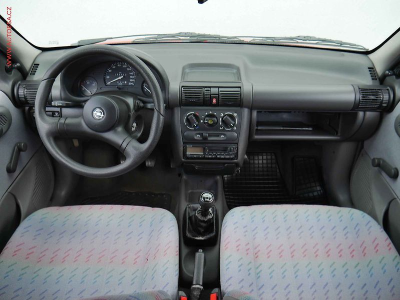 Opel Corsa (1996) 1.2i, 1.maj,ČR, TZ - fotka 8 z 13