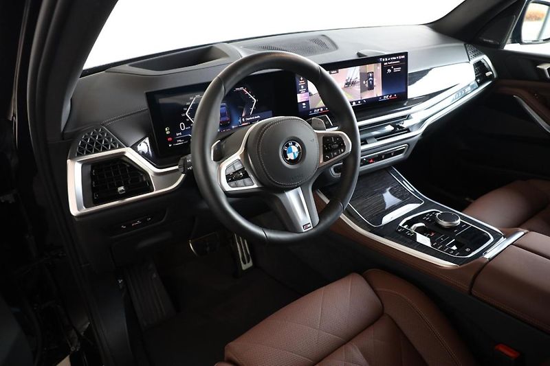 BMW X5 xDrive30d - fotka 2 z 33