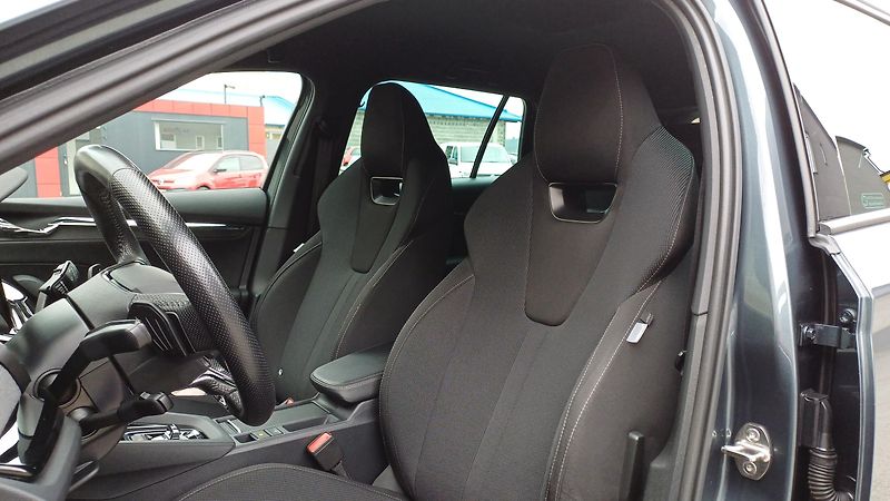 Škoda Octavia (2022) combi 2.0 TDI 110kW DSG-SPORT - fotka 21 z 46