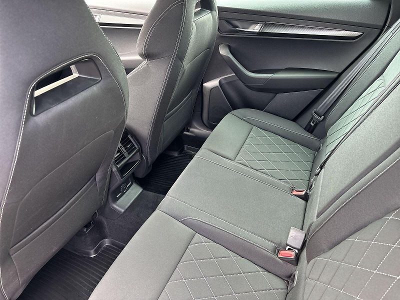 Škoda Karoq (2023) 1.5 TSI Sportline - fotka 9 z 31