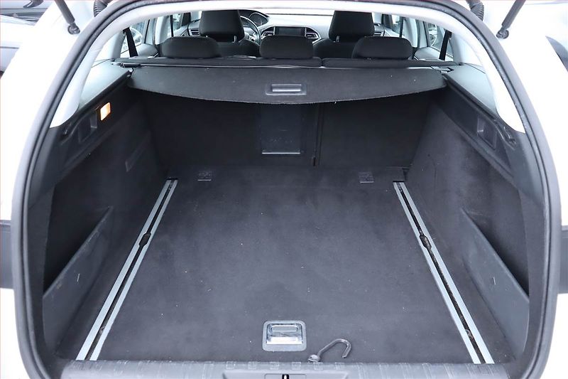 Peugeot 308 (2015) 2.0 BlueHDi, Serv.kniha, Navi - fotka 14 z 25
