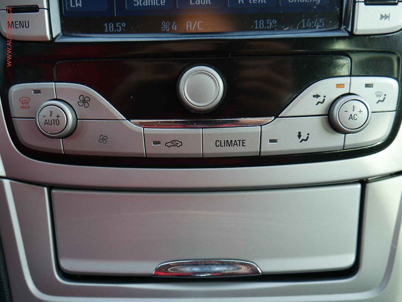 Ford Mondeo (2010) 2.0TDCi - fotka 19 z 21