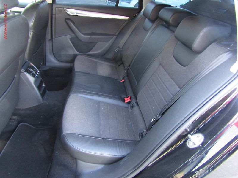 Škoda Octavia (2013) 2.0 TDi, Elegance, TZ, bixen - fotka 10 z 19