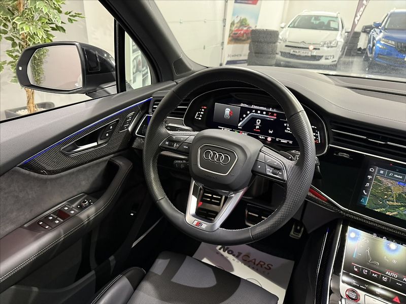 Audi SQ7 4,0   TFSI 507HP MATRIX B&O ČR - fotka 27 z 41