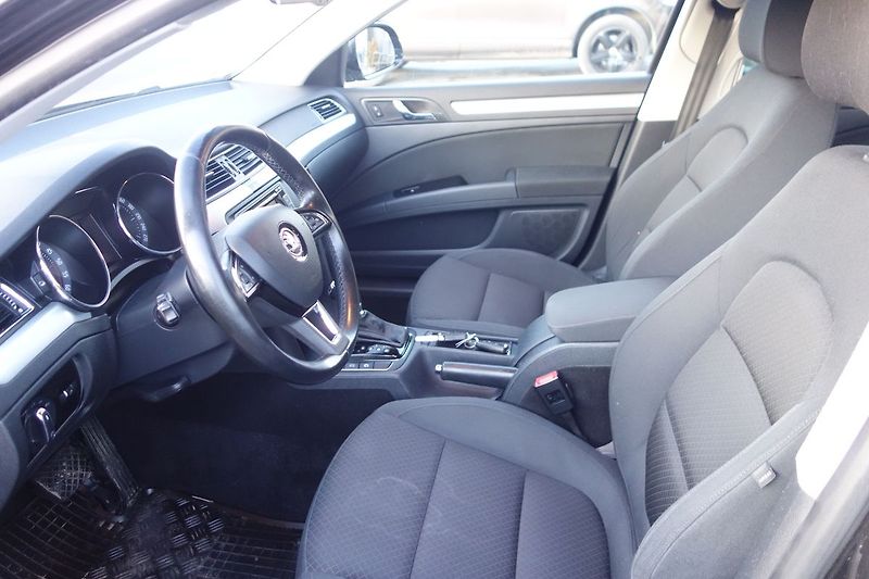 Škoda Superb 2,0TDi 125kW DSG! 2 x ALU kola - fotka 14 z 31