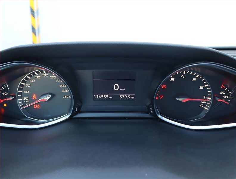 Peugeot 308 (2014) 1.6 THP, Navi, Tempomat - fotka 11 z 15