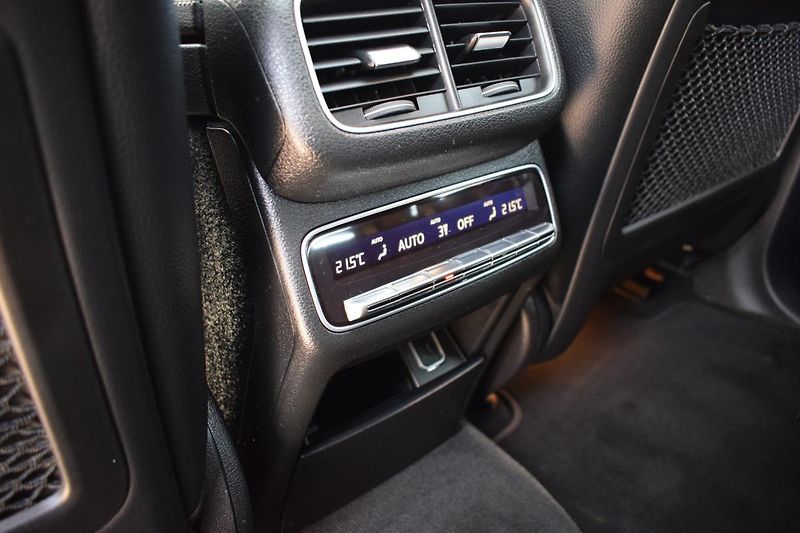 Mercedes-Benz GLE (2021) GLE 350d AMG/Night paket/Panor - fotka 32 z 50