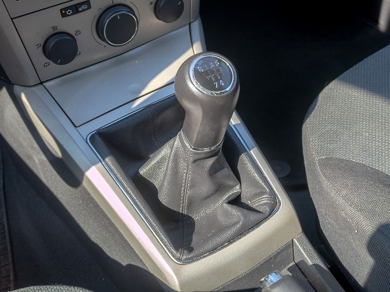 Opel Astra (2007) 1.4i 63KW KUPÉ – SERVISKA - fotka 21 z 40