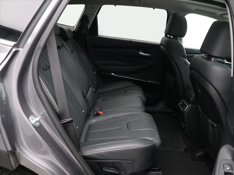Hyundai Santa Fe 2,2 CRDI 142kW Style 4x4CZ DPH - fotka 14 z 36