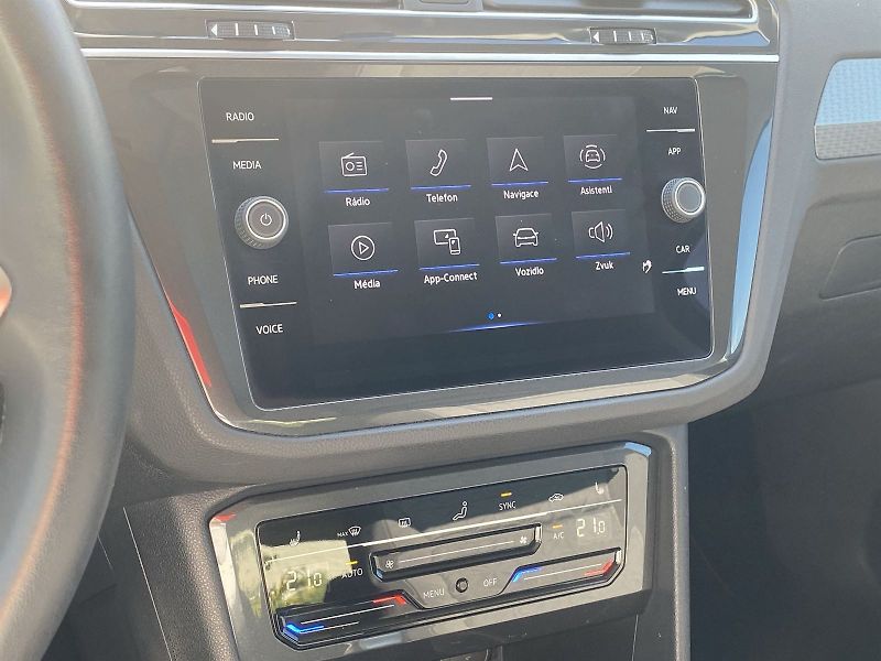 Volkswagen Tiguan (2021) 2.0 TDI 4Motion DSG Life - fotka 17 z 34