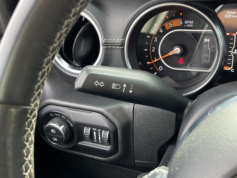 Jeep Wrangler 2.2CRD, ČR, Overland, 4x4 - fotka 22 z 38