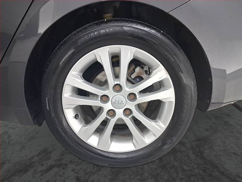 Kia Ceed (2013) 1.6 GDI, Navi, Tempomat - fotka 15 z 16