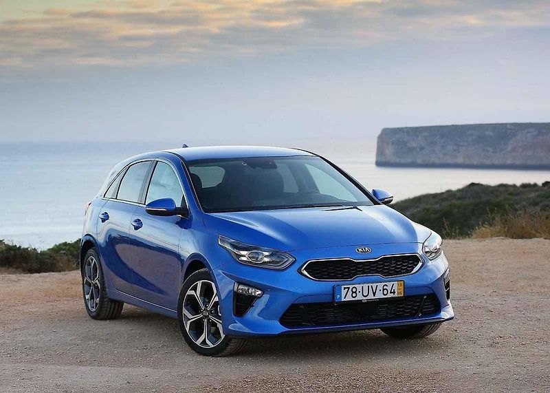 Během letních měsíců zlevňoval hlavně Citroën.