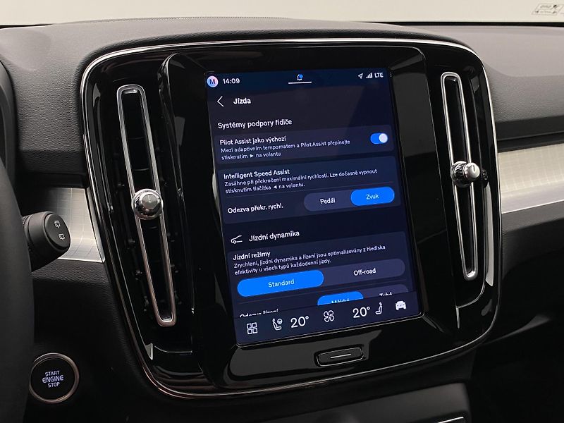 Volvo XC40 (2026) B3 AUT DARK ULTRA  - fotka 47 z 60