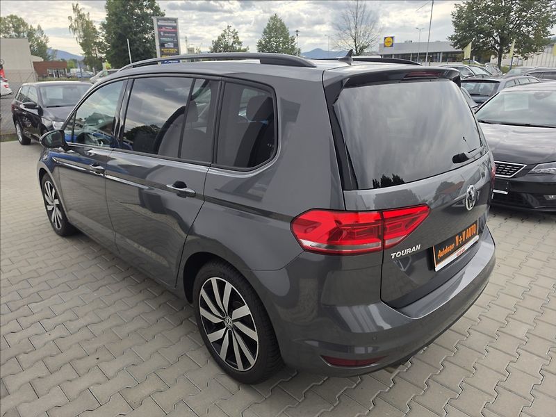 Volkswagen Touran 1,4 TSi 110KW DSG 7 MÍSTNÝ - fotka 8 z 52