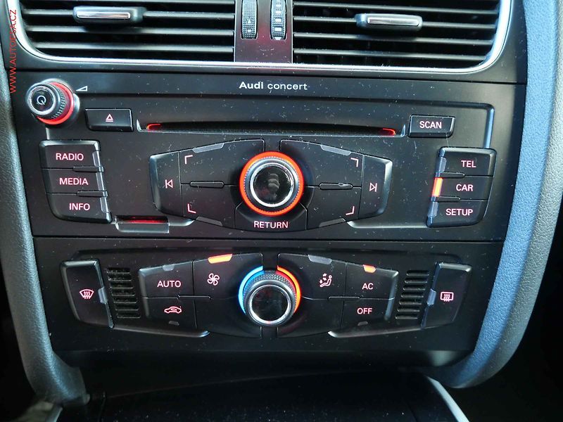 Audi A5 (2010) 2.0TDi, AC, park.čidla - fotka 16 z 16