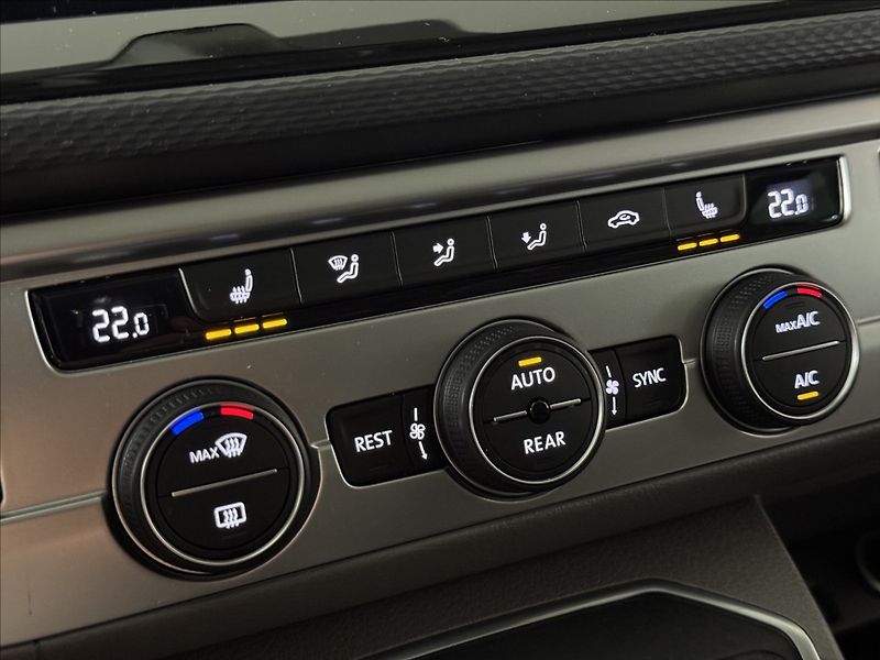Volkswagen California 2,0 TDi  DSG Beach LED Assist - fotka 43 z 50